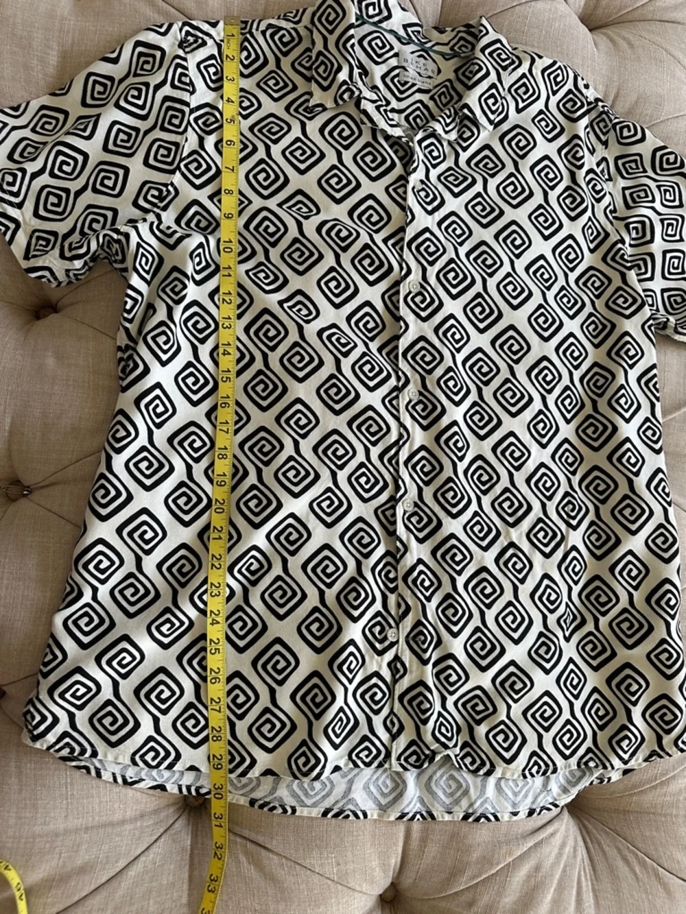 Ike Behar Black and White Short-Sleeve Geometric Button-Down Shirt - Picture 4 of 9